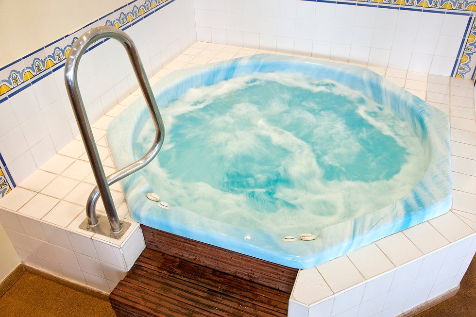 What Are the Benefits of a Home Hot Tub?